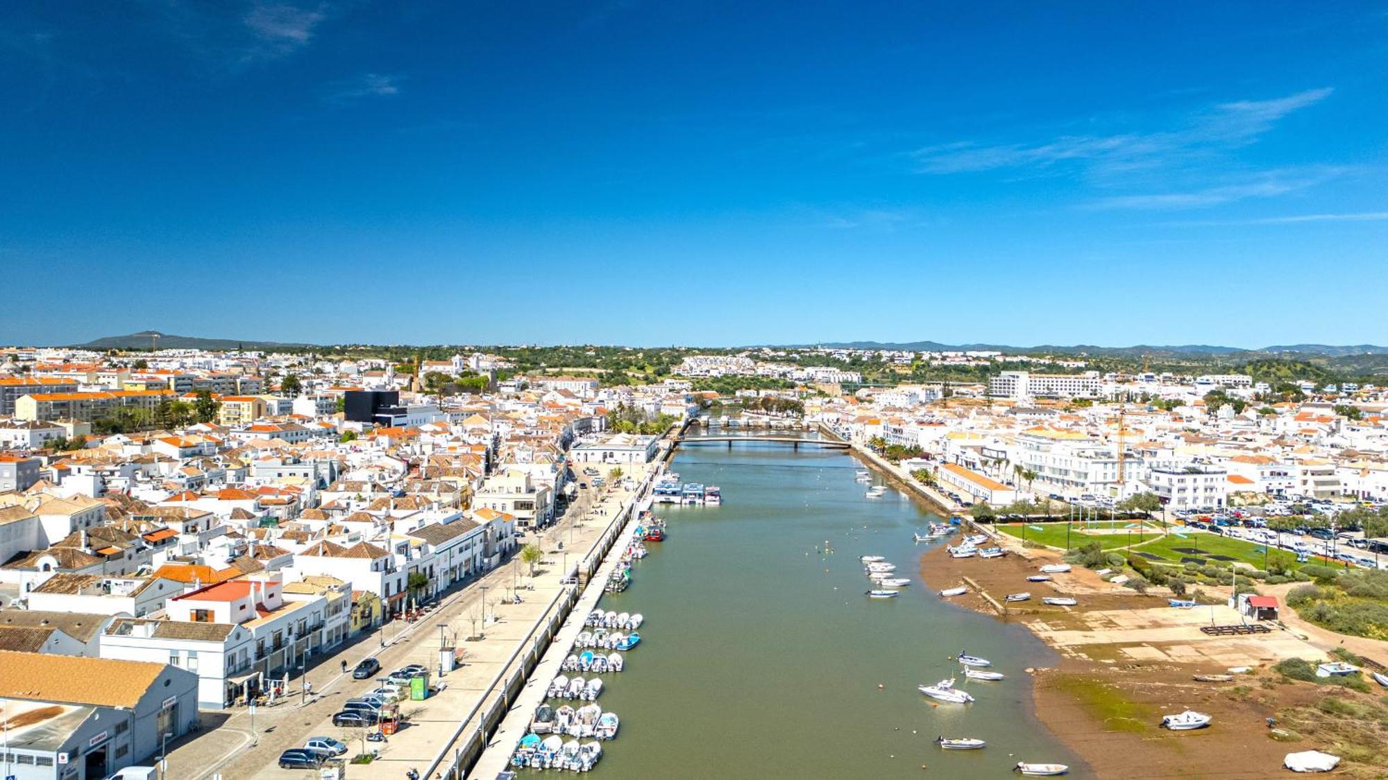 Executive Townhouse, Tavira Centre, Shared Pool Villa Bagian luar foto