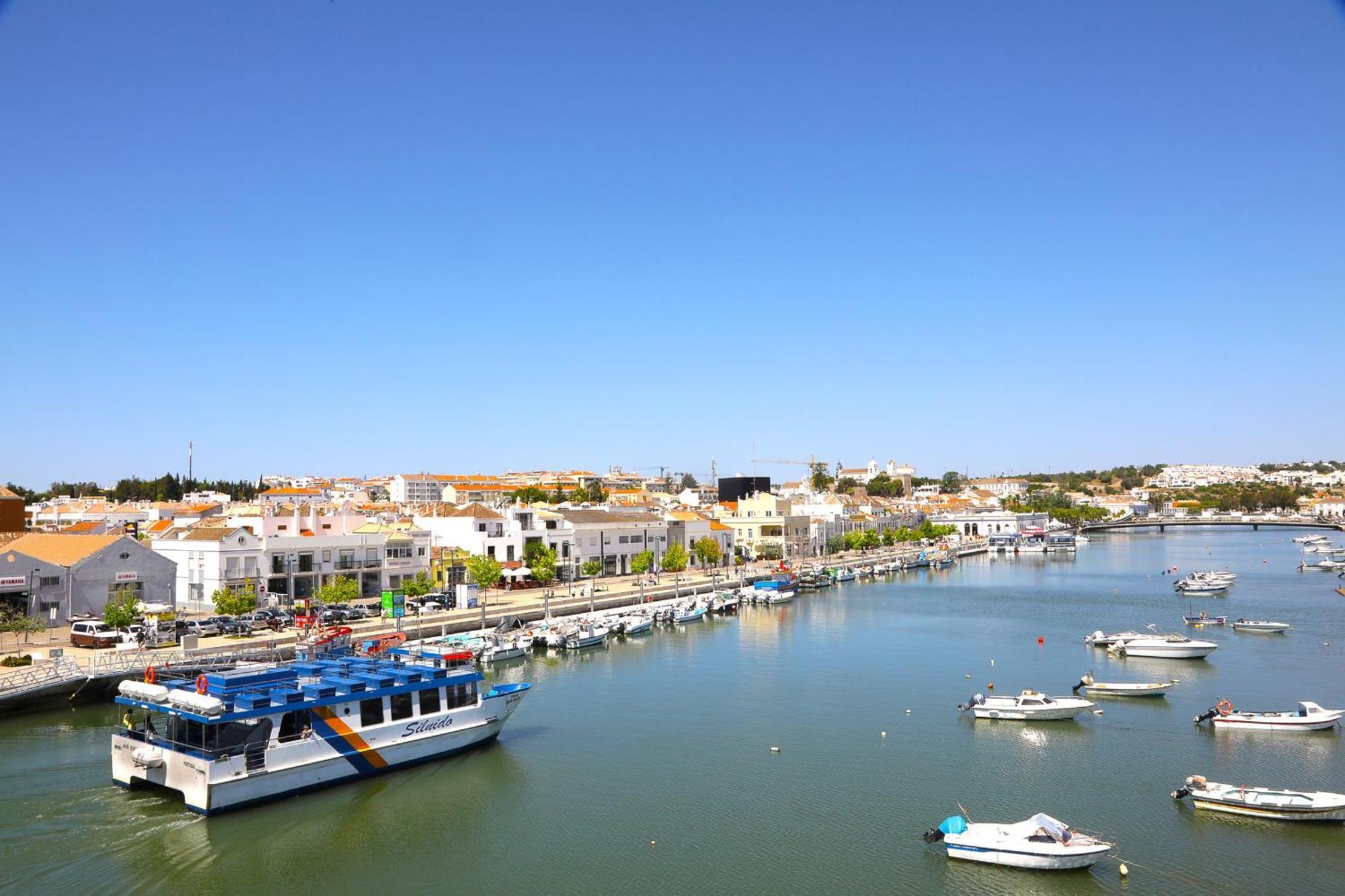 Executive Townhouse, Tavira Centre, Shared Pool Villa Bagian luar foto